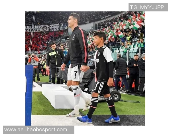 C罗父子同场竞技双双进球迷你罗为U16建功父亲再创辉煌